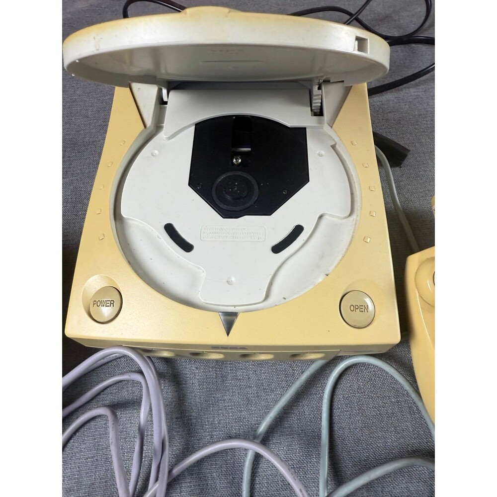 Dreamcast console with Two Controllers - Picture 2 of 7